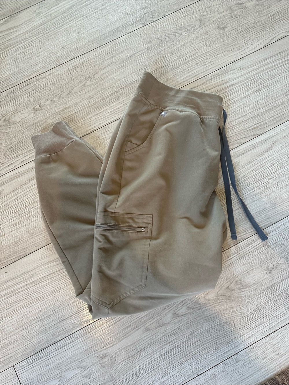 FIGS women’s Large Petite Drawstring Cargo Jogger Pants